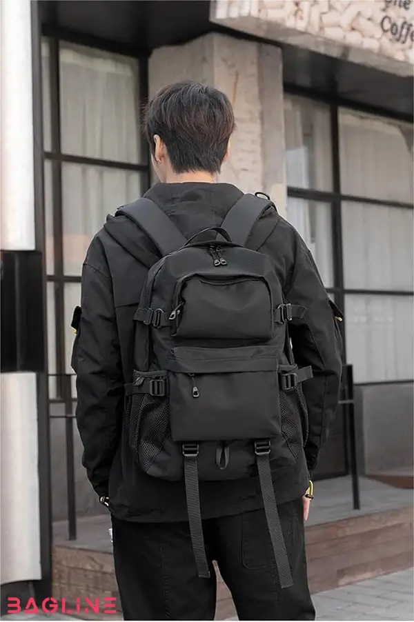 کوله‌پشتی و کیف پاسپورتی